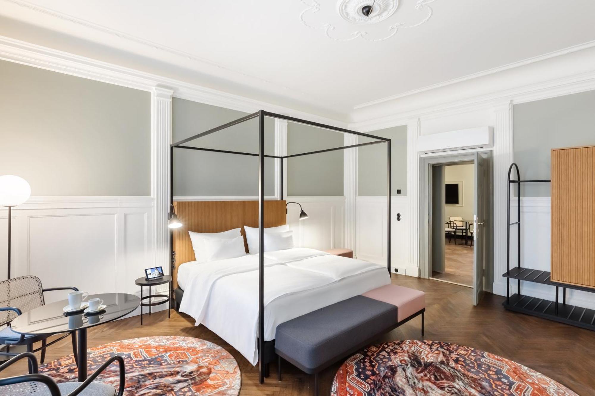 Hotel Astoria Vienna, Curio Collection By Hilton Exterior photo