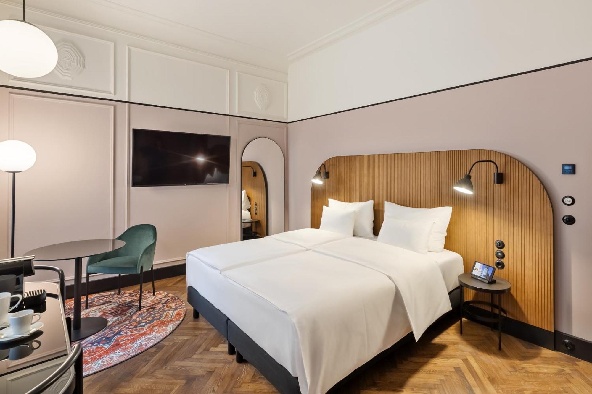 Hotel Astoria Vienna, Curio Collection By Hilton Exterior photo