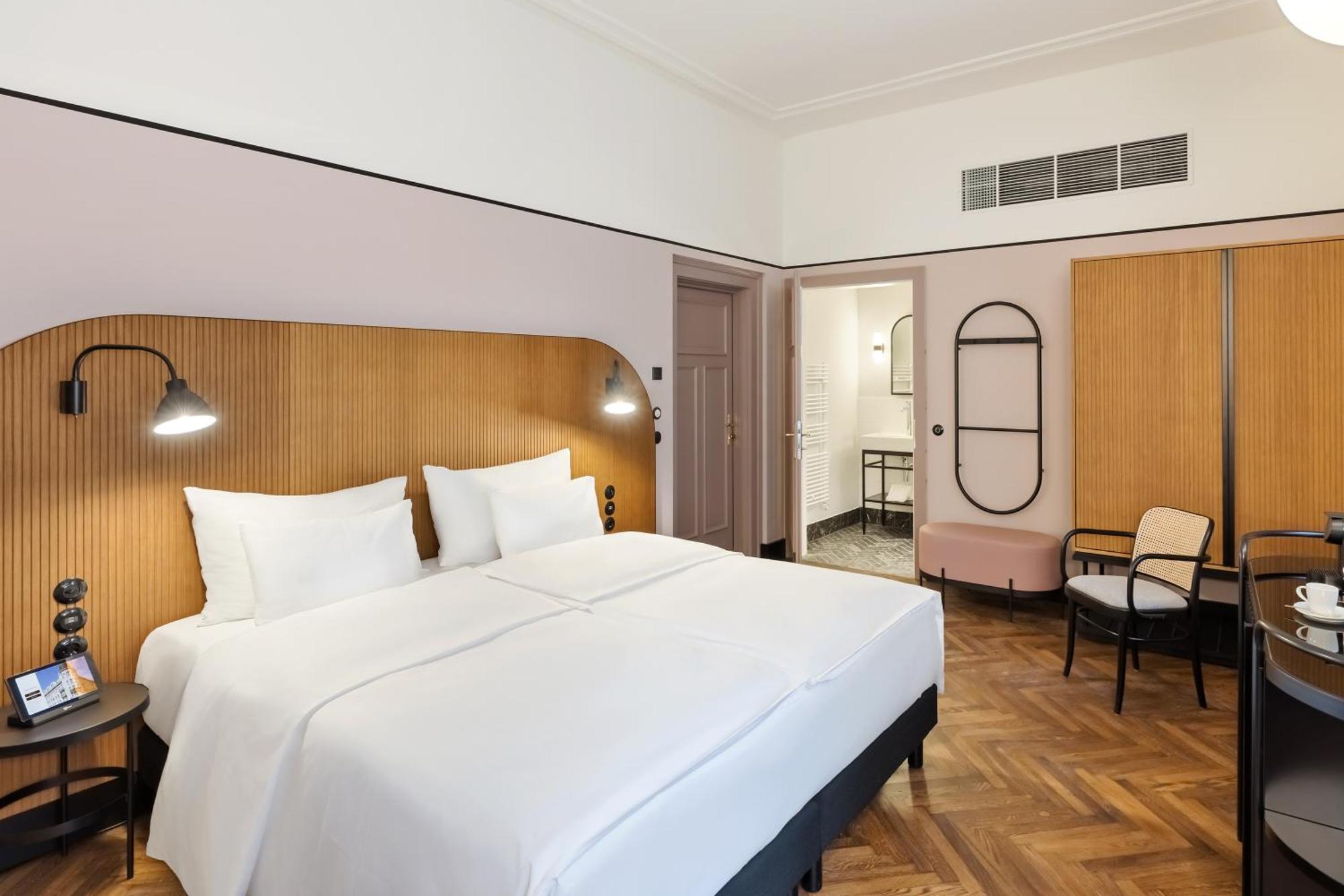 Hotel Astoria Vienna, Curio Collection By Hilton Exterior photo
