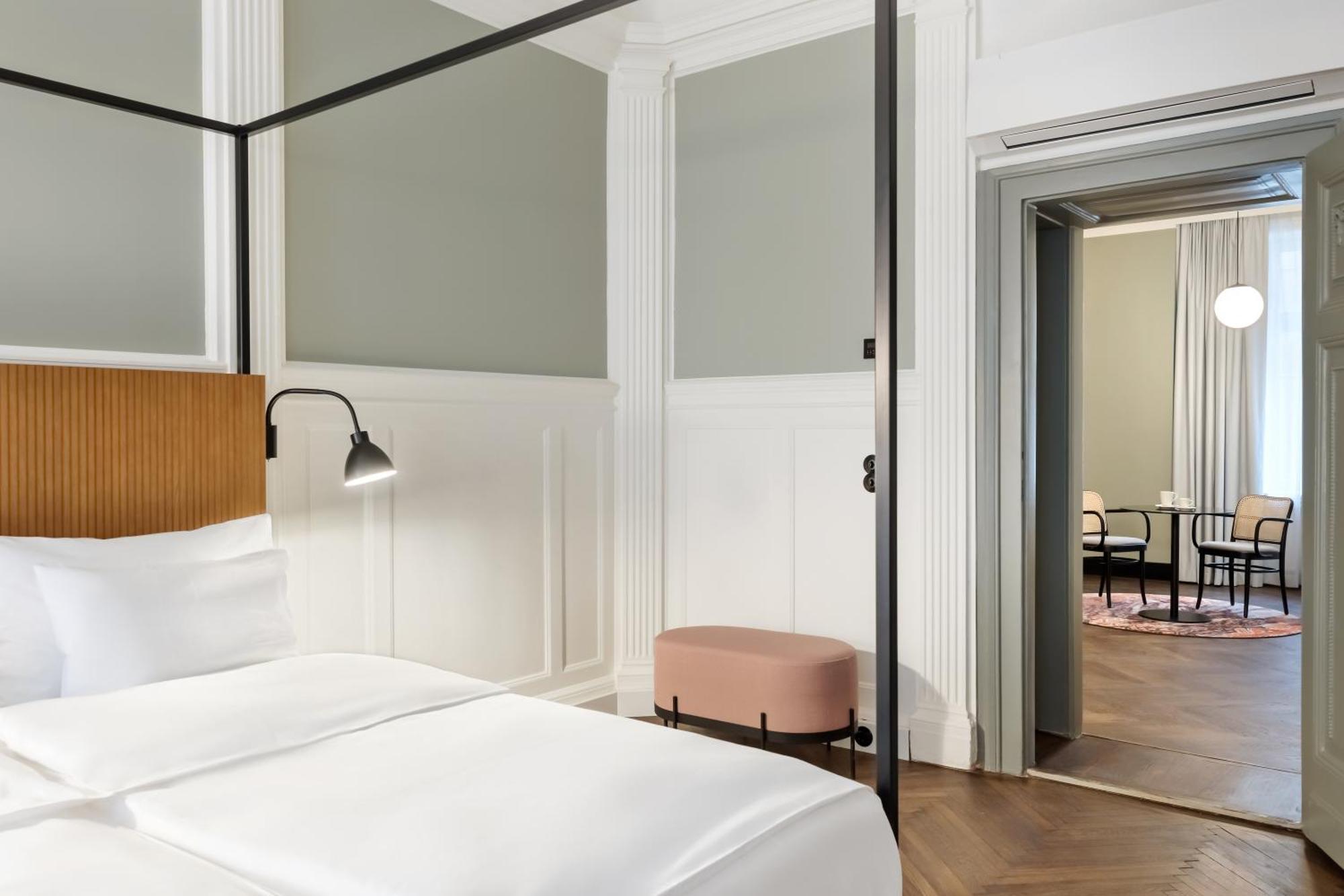 Hotel Astoria Vienna, Curio Collection By Hilton Exterior photo