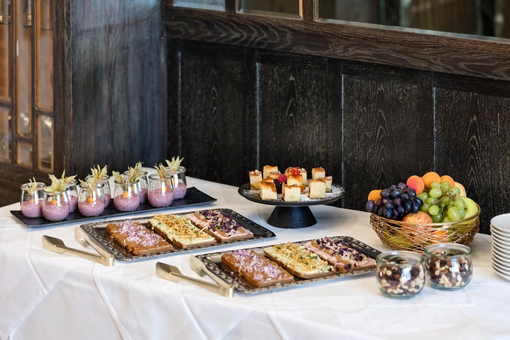 Hotel Astoria Vienna, Curio Collection By Hilton Exterior photo