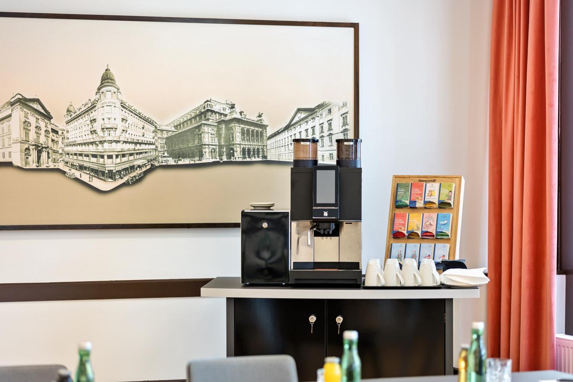 Hotel Astoria Vienna, Curio Collection By Hilton Exterior photo