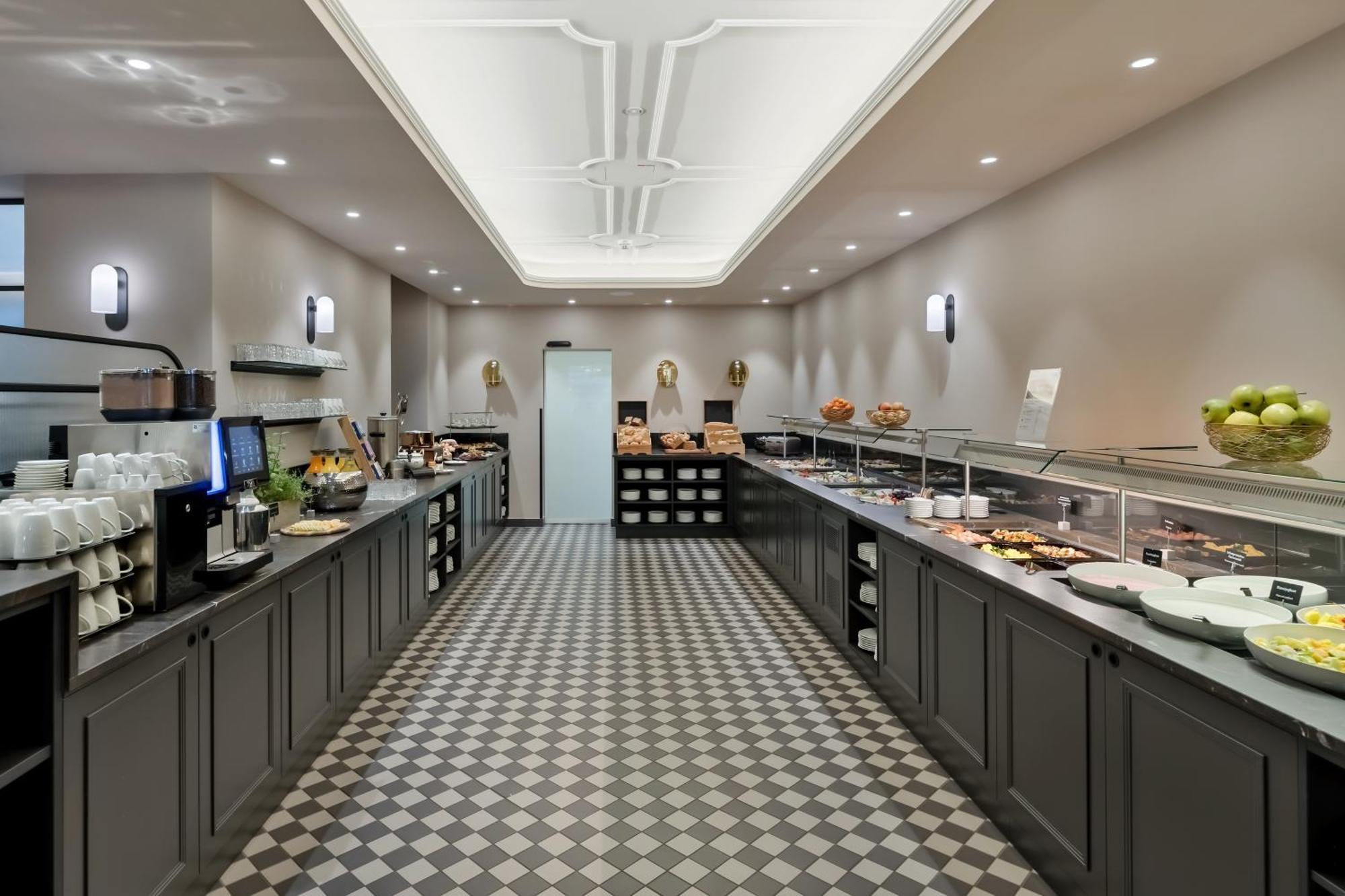 Hotel Astoria Vienna, Curio Collection By Hilton Exterior photo