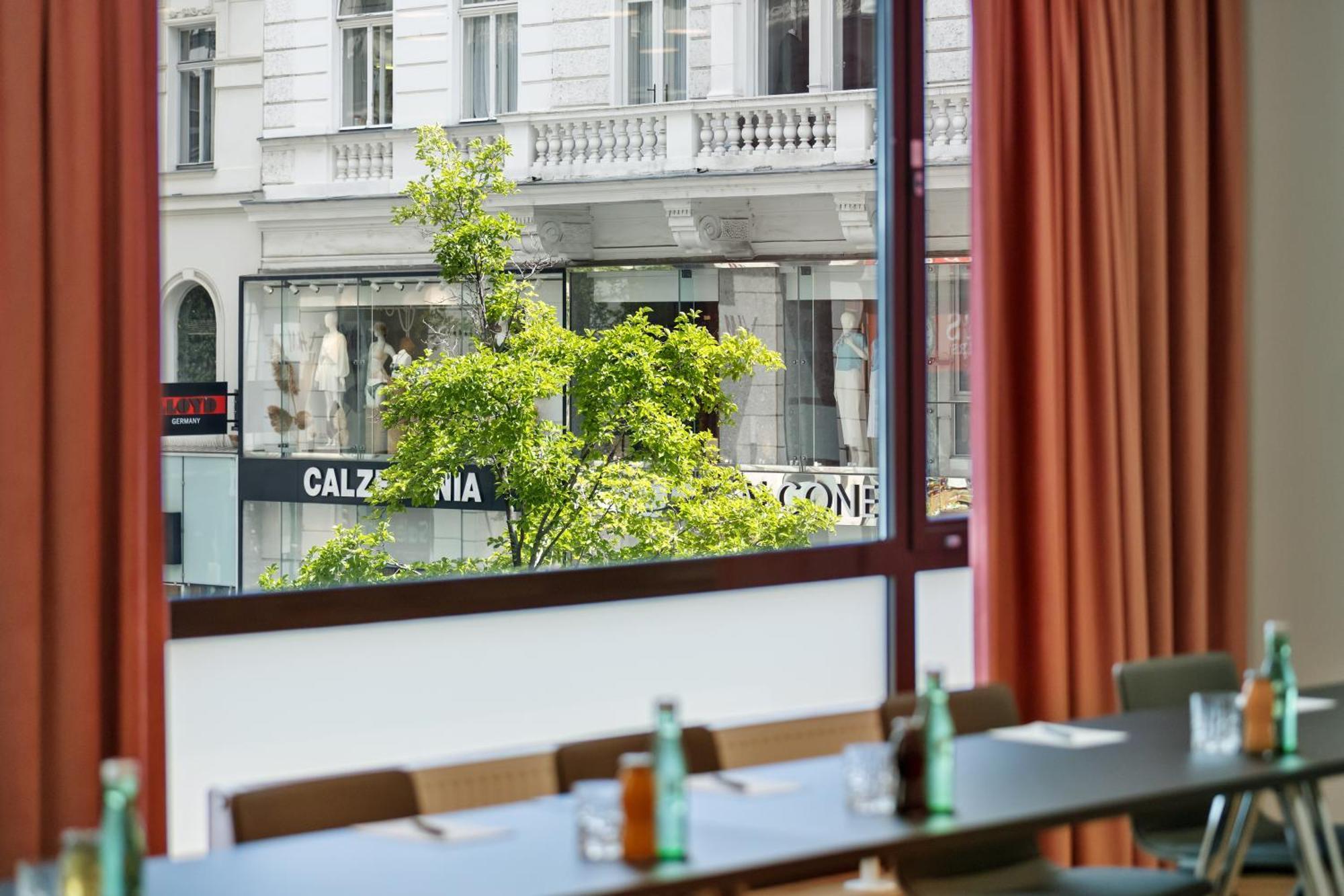 Hotel Astoria Vienna, Curio Collection By Hilton Exterior photo