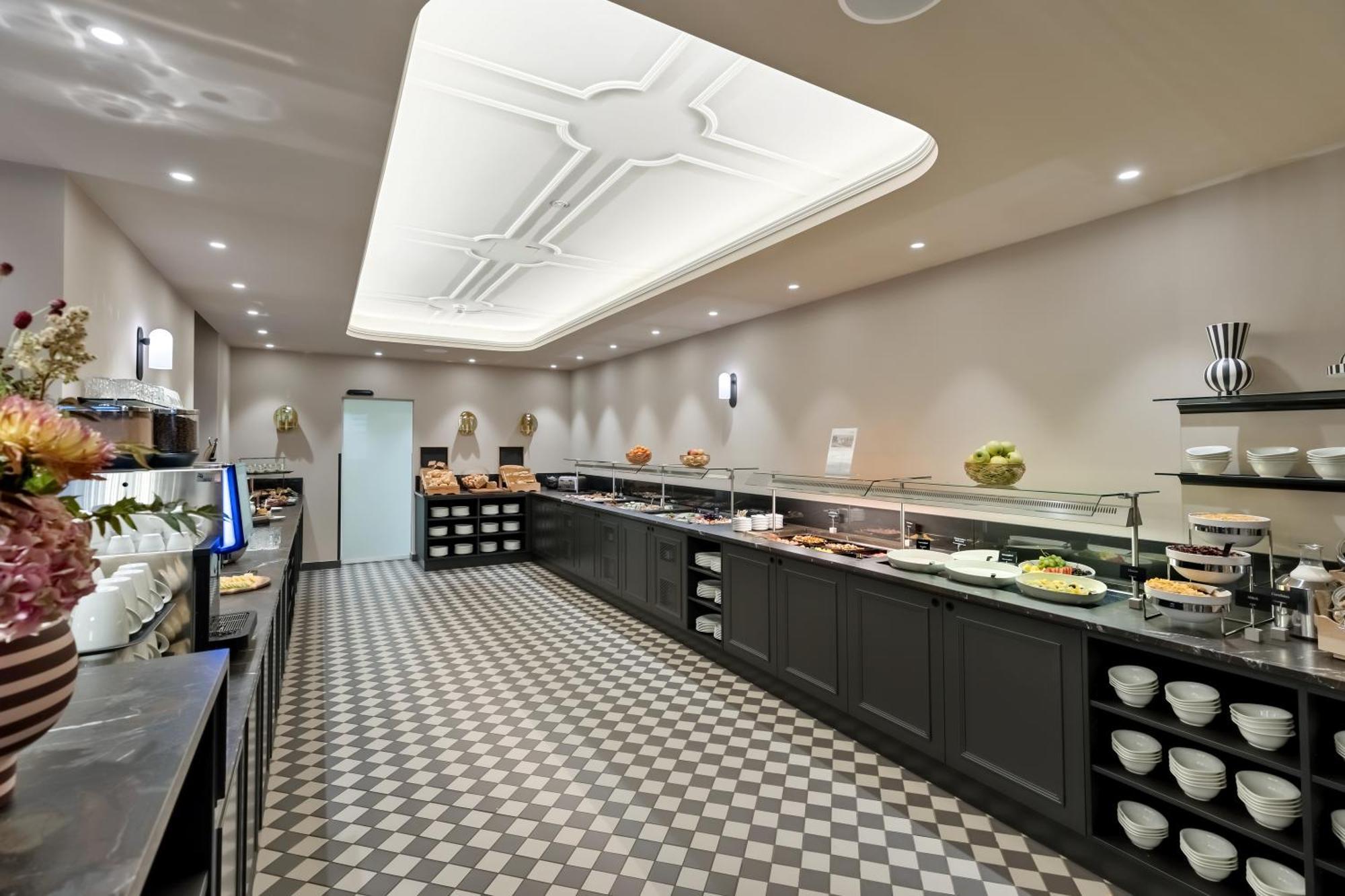 Hotel Astoria Vienna, Curio Collection By Hilton Exterior photo
