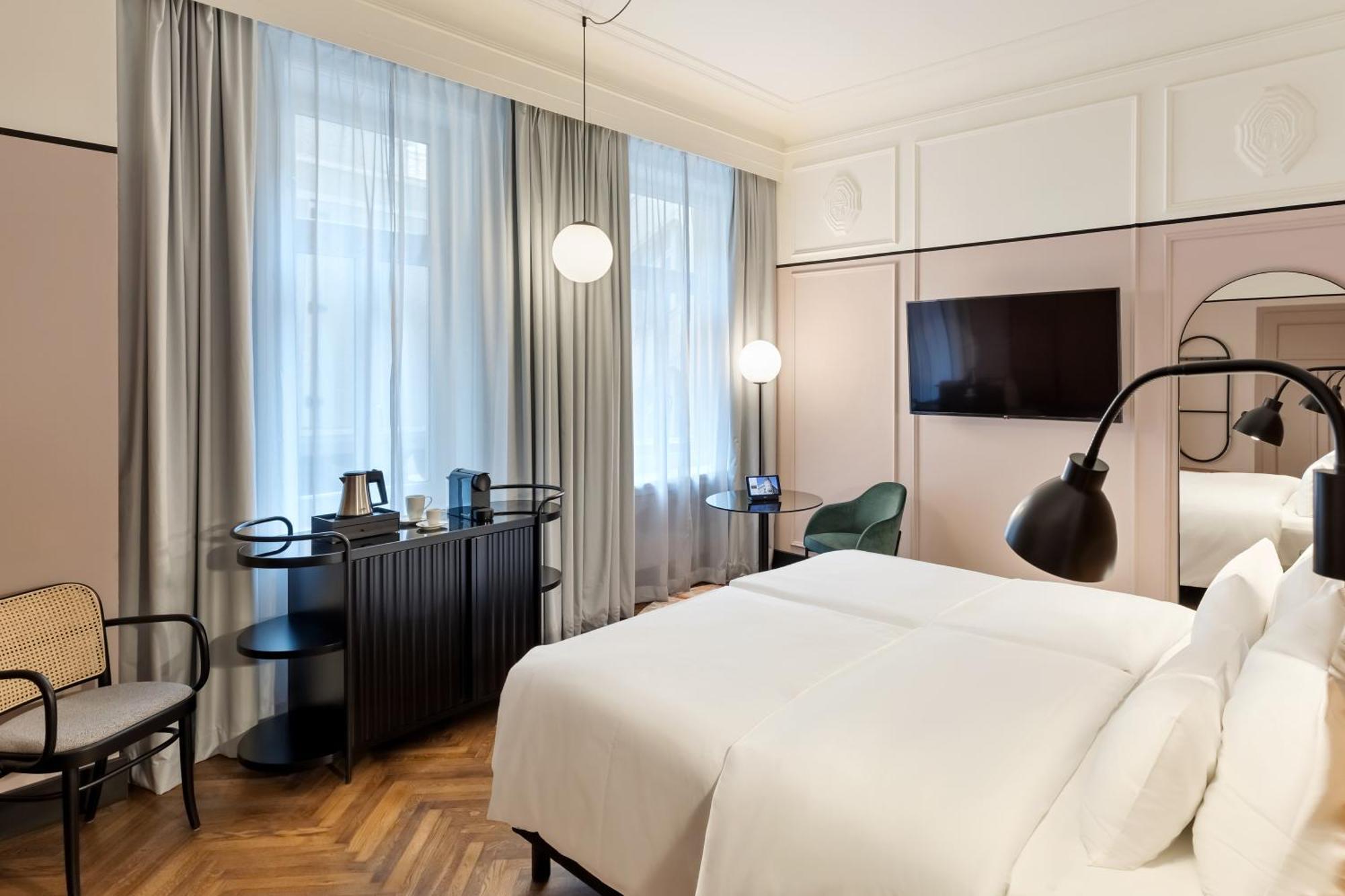 Hotel Astoria Vienna, Curio Collection By Hilton Exterior photo